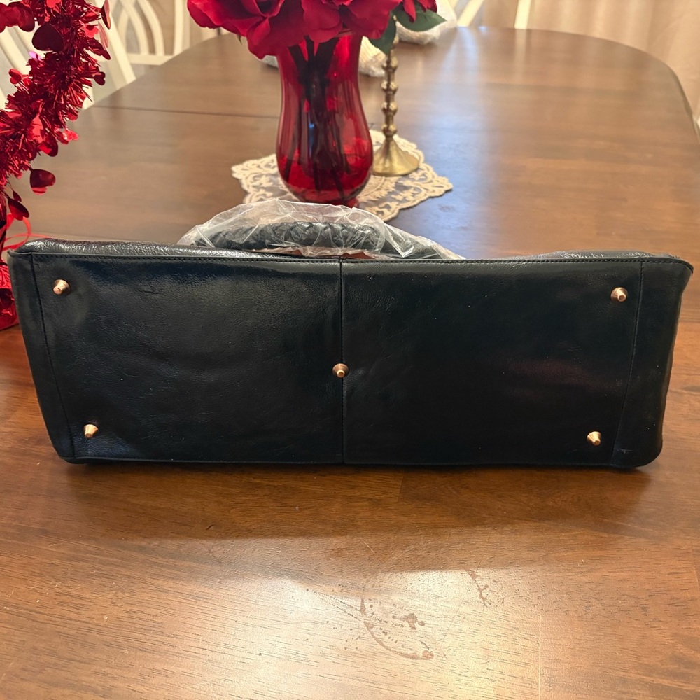 Elegant Black Handbag - Picture 11 of 16